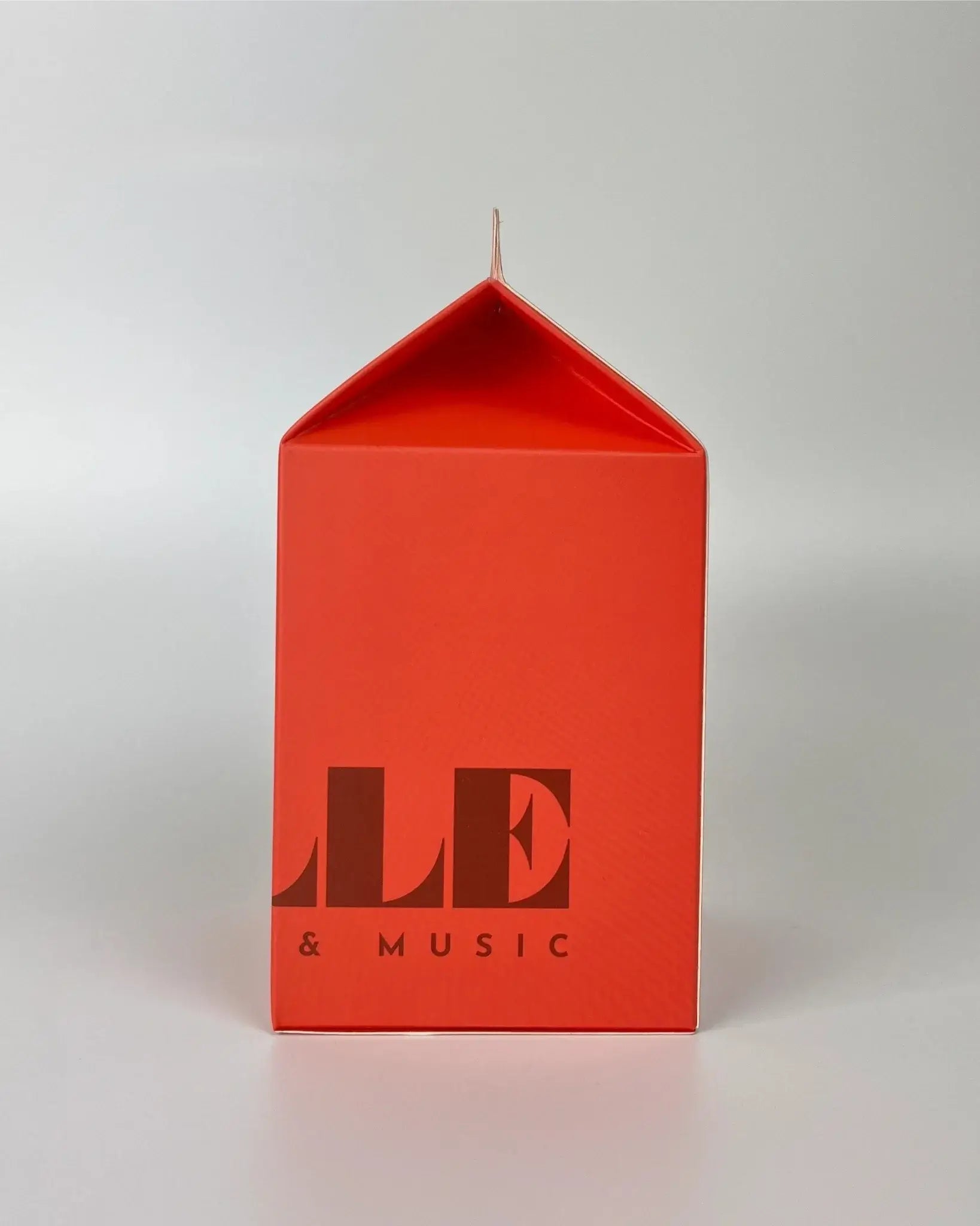 La Fille Bougie & Music scented candle Andalusian Jasmine with a secret playlist, made in Barcelona