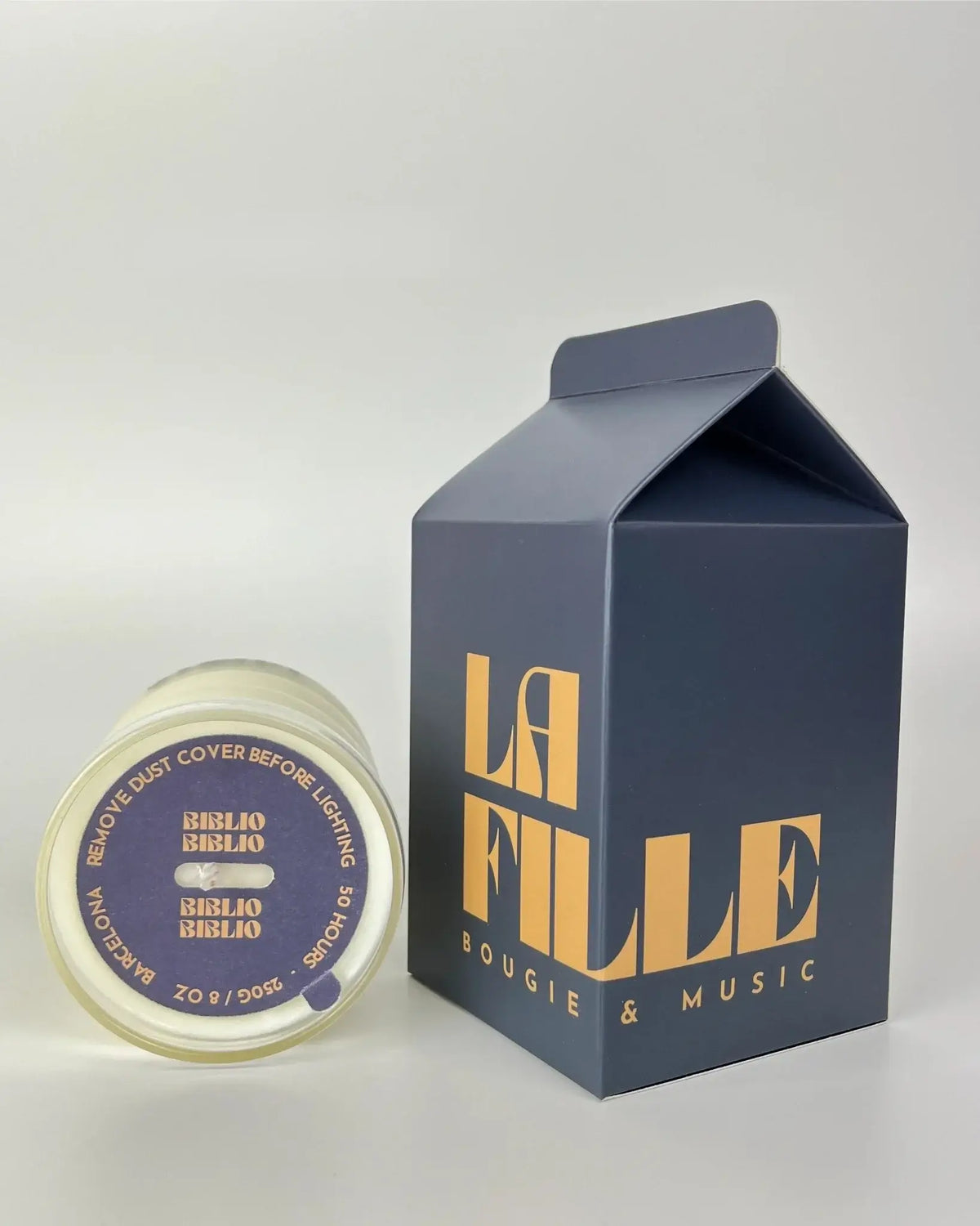 Bibliothèque La Fille Bougie & Music scented candle with a secret playlist, made in Barcelona