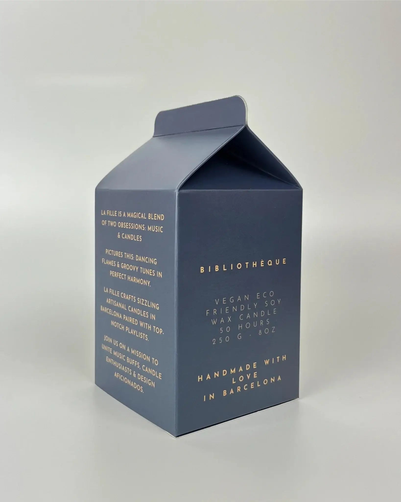 Bibliothèque La Fille Bougie & Music scented candle with a secret playlist, made in Barcelona