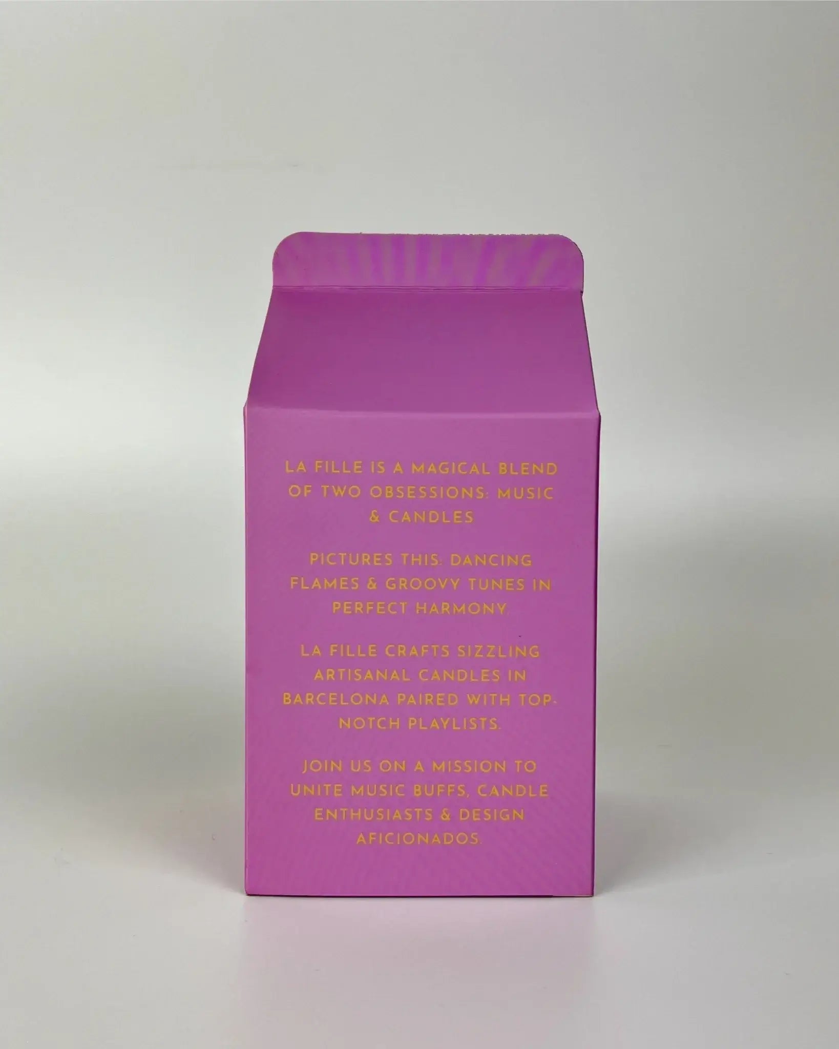 La Fille Bougie & Music scented candle Fig with a secret playlist, made in Barcelona