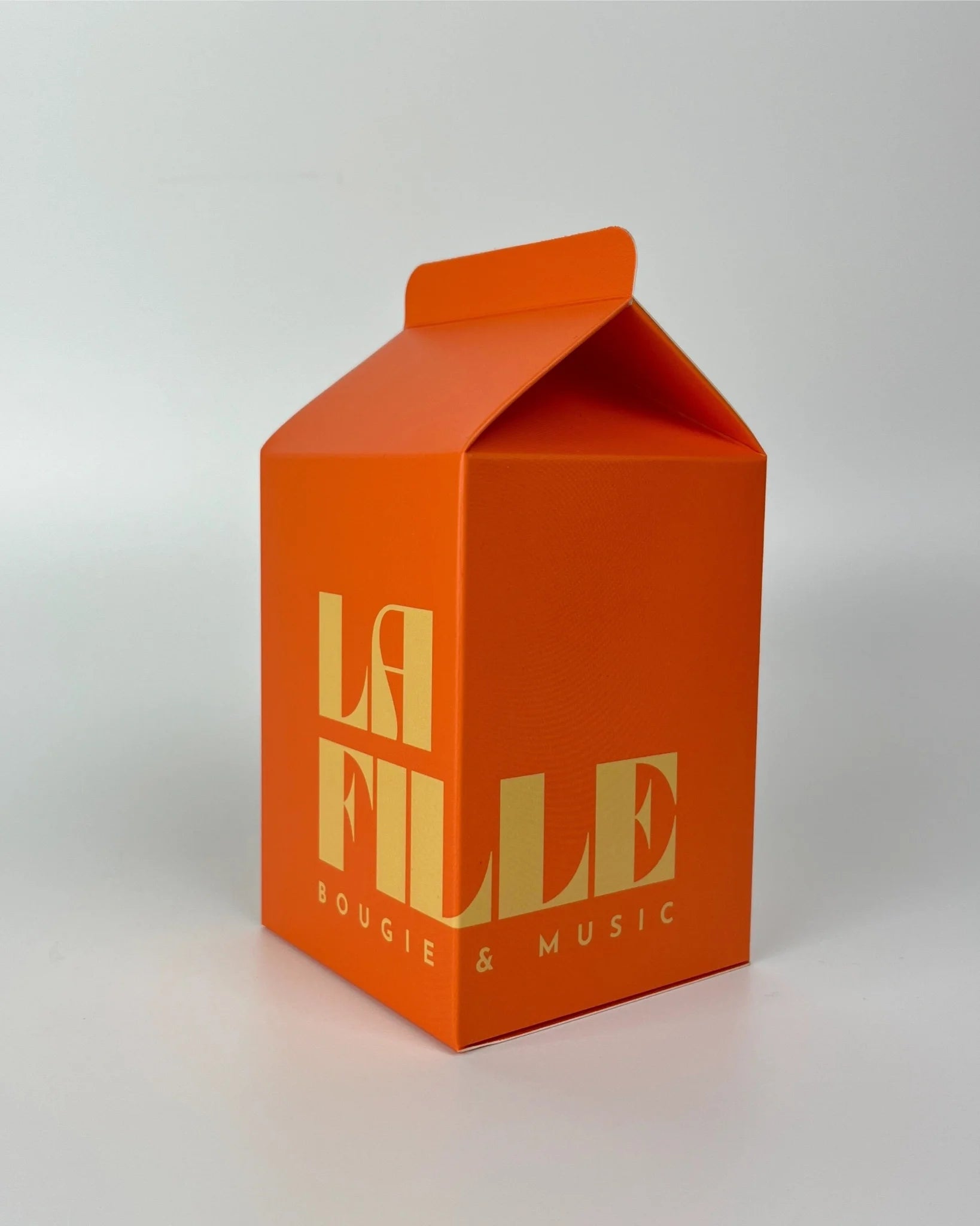 La Fille Bougie & Music scented candle Orange Blossom with a secret playlist, made in Barcelona
