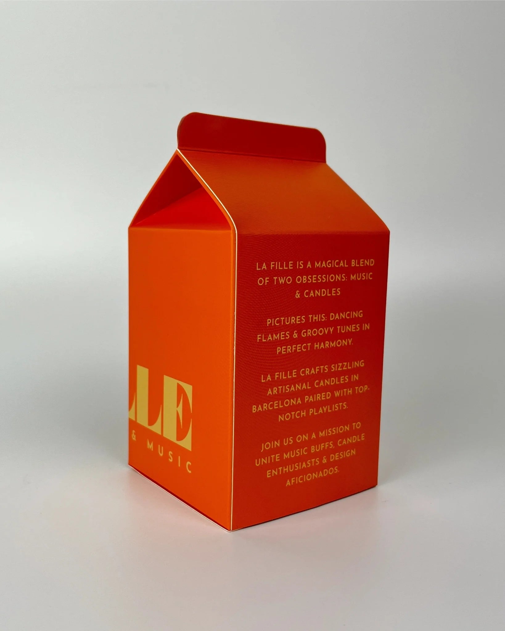 La Fille Bougie & Music scented candle Orange Blossom with a secret playlist, made in Barcelona