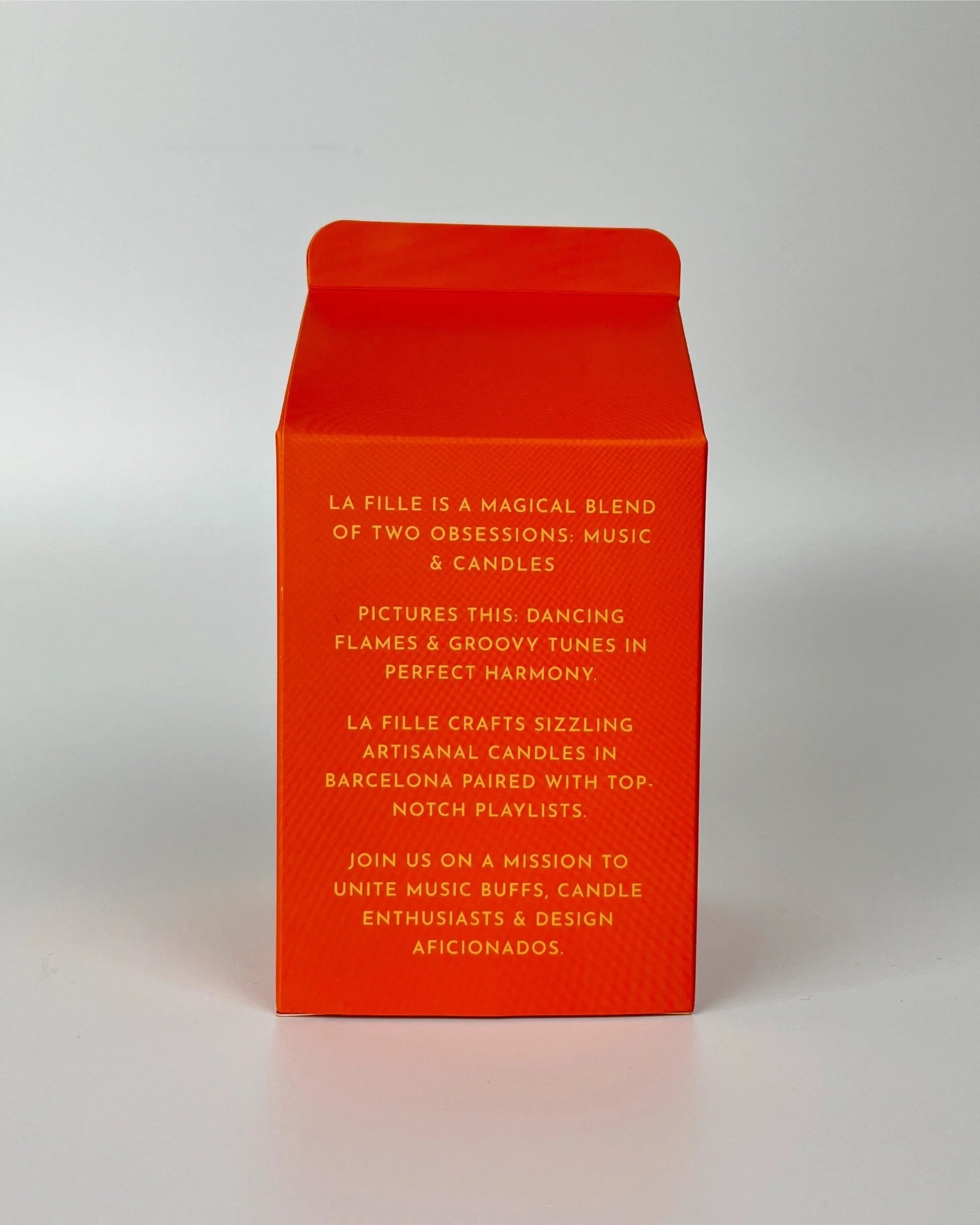 La Fille Bougie & Music scented candle Orange Blossom with a secret playlist, made in Barcelona
