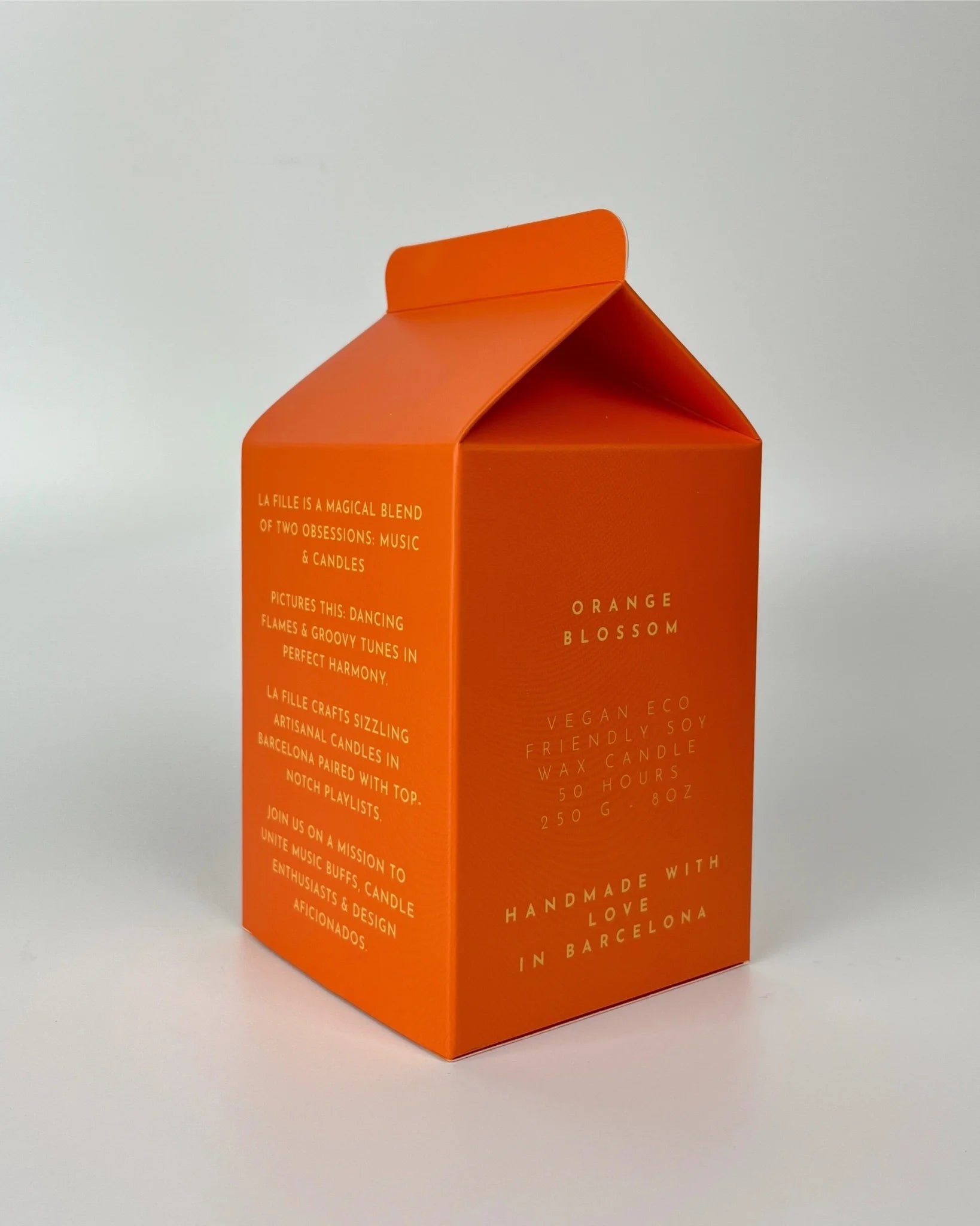 La Fille Bougie & Music scented candle Orange Blossom with a secret playlist, made in Barcelona
