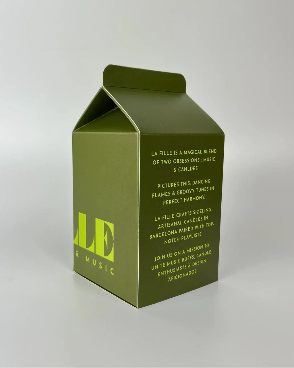 La Fille Bougie & Music scented candle palo santo and sandal with a secret playlist, made in Barcelona