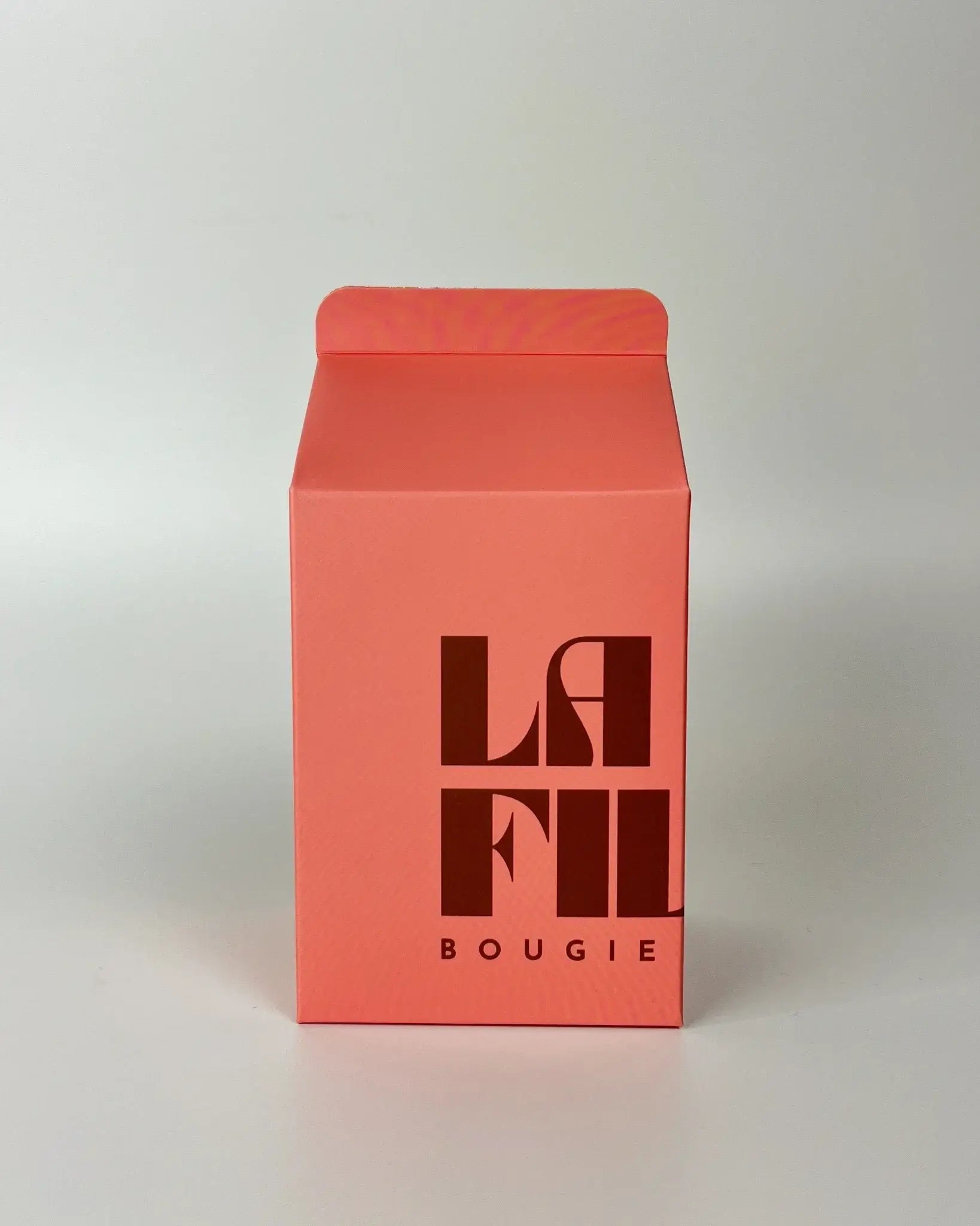 La Fille Bougie & Music scented candle Wood and Tonka with a secret playlist, made in Barcelona